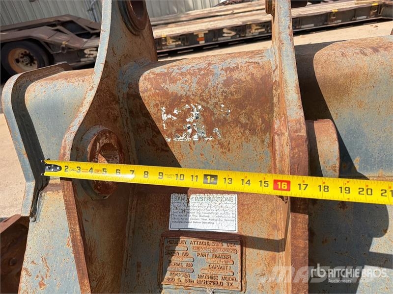Hensley 43 in Digging Excavator Bucket - Fits Komatsu PC22 Baldes
