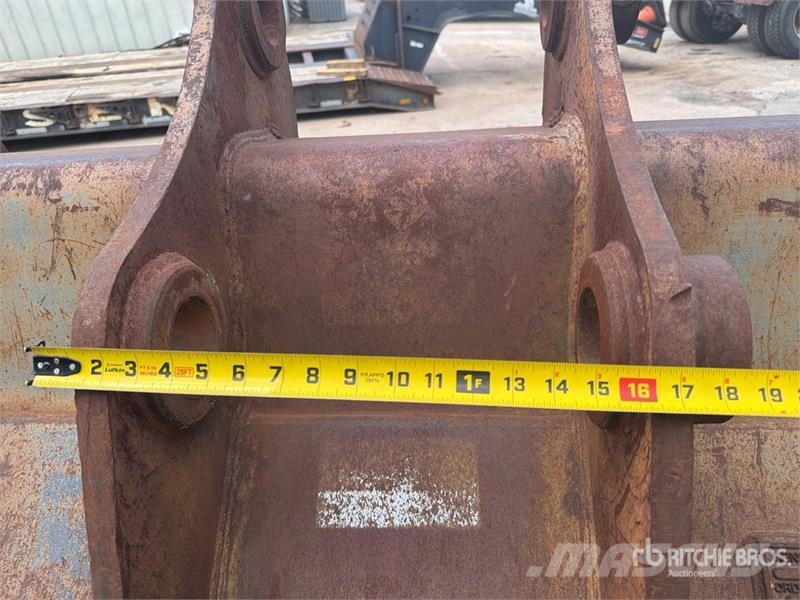 Hensley 56 in Digging Excavator Bucket - Fits Komatsu PC22 Pistoane