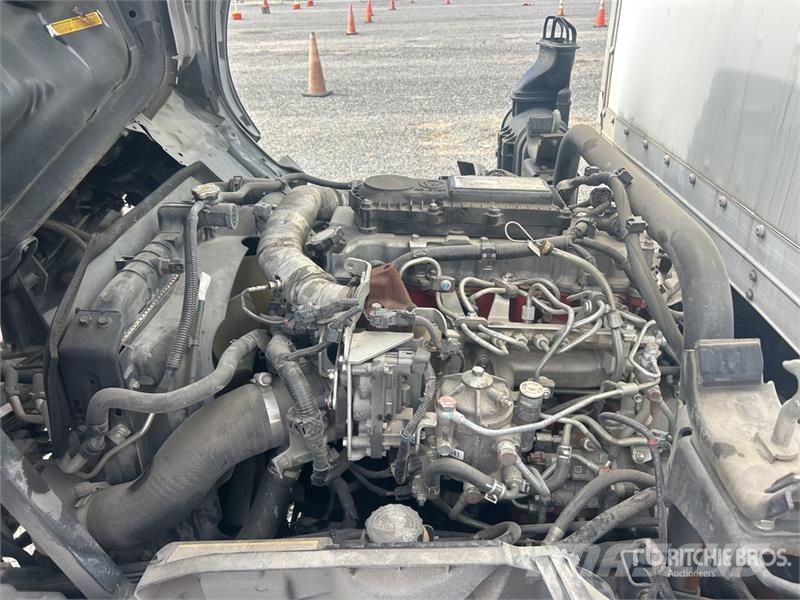 Hino 195 厢式货车