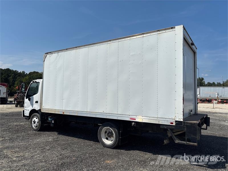 Hino 195 Camiones caja cerrada