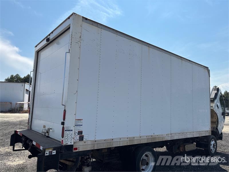 Hino 195 Camiones caja cerrada