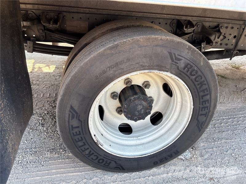 Hino 195 Caminhões baú