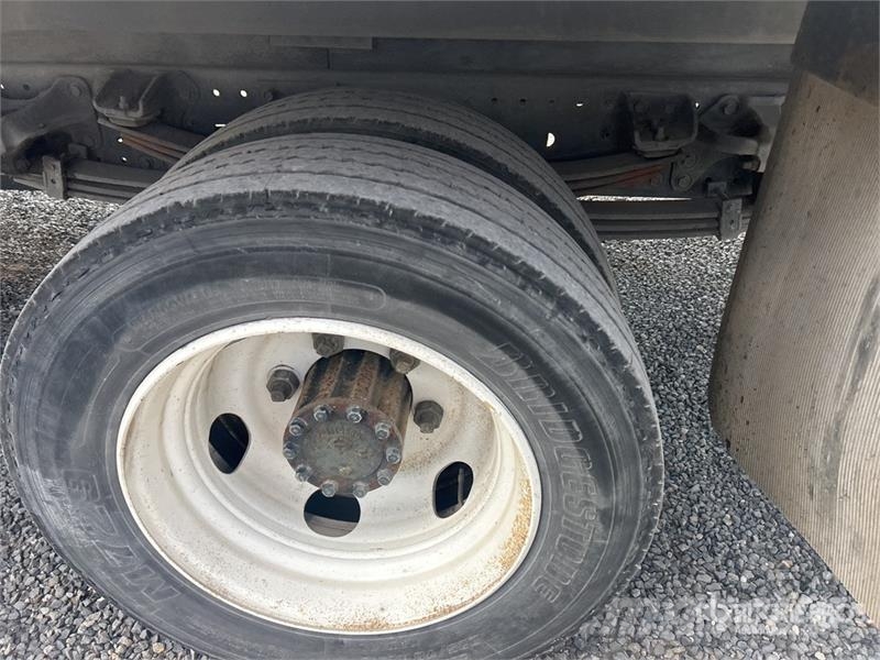Hino 195 厢式货车