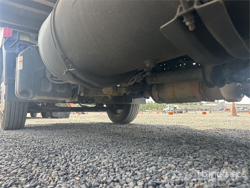 Hino 195 厢式货车