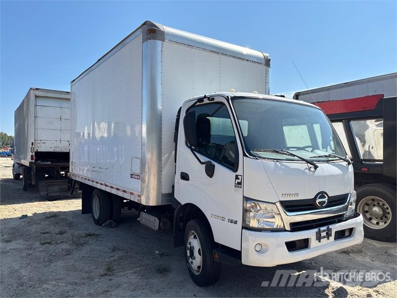 Hino 195 Caminhões baú