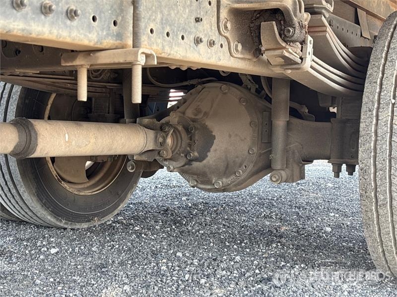 Hino 195 Camiones caja cerrada
