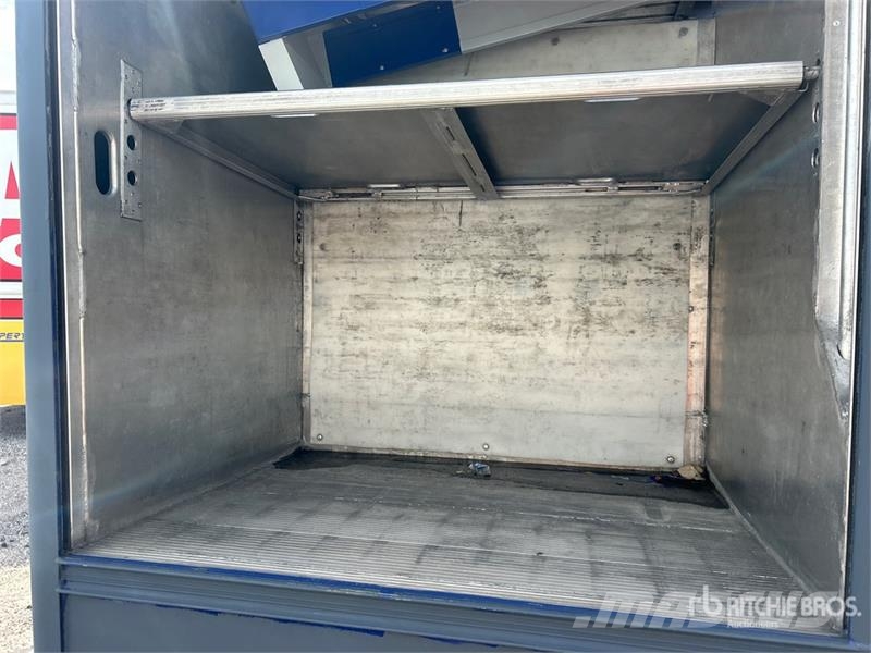 Hino 195 4x2 6 Bay Beverage Truck 飲料運輸卡車