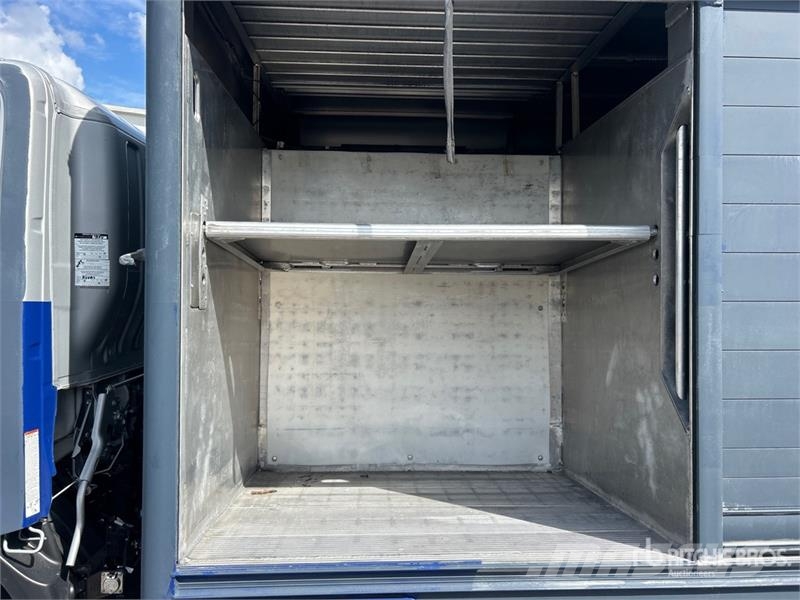 Hino 195 4x2 6 Bay Beverage Truck 飲料運輸卡車