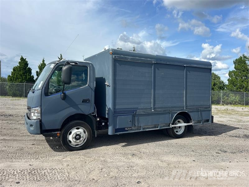 Hino 195 4x2 6 Bay Beverage Truck 飲料運輸卡車