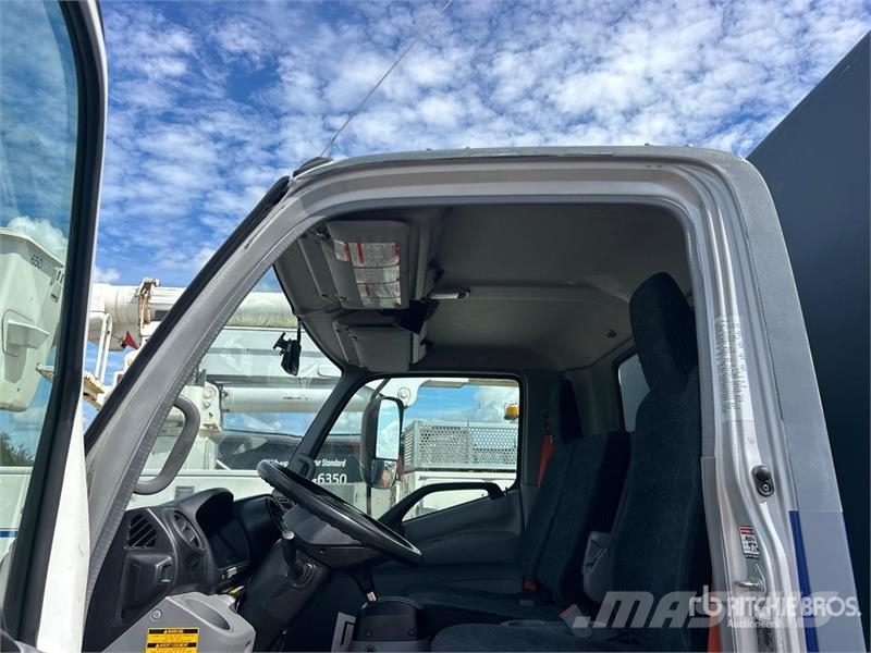 Hino 195 4x2 6 Bay Beverage Truck 飲料運輸卡車