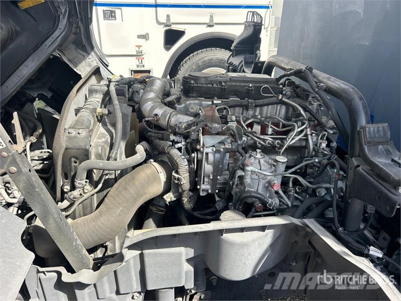Hino 195 4x2 6 Bay Beverage Truck 飲料運輸卡車