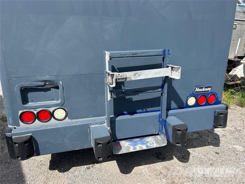 Hino 195 4x2 6 Bay Beverage Truck 飲料運輸卡車