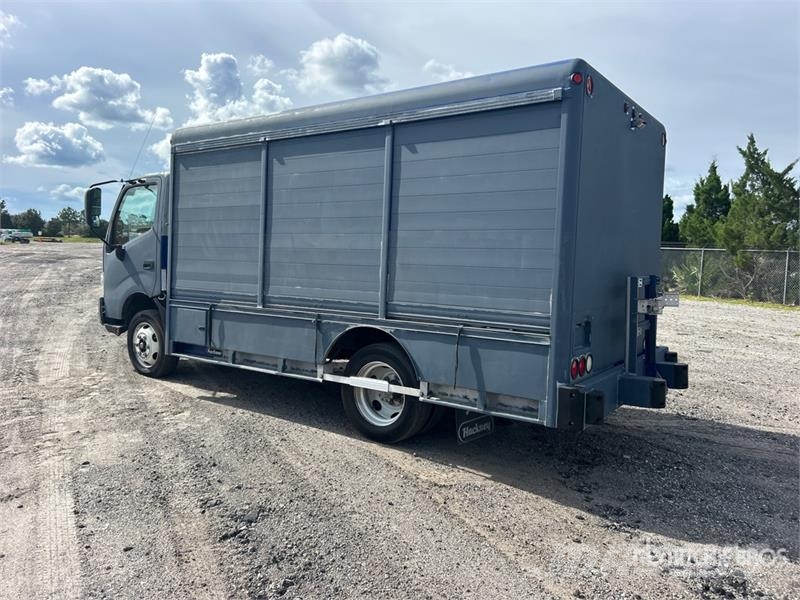 Hino 195 4x2 6 Bay Beverage Truck 飲料運輸卡車