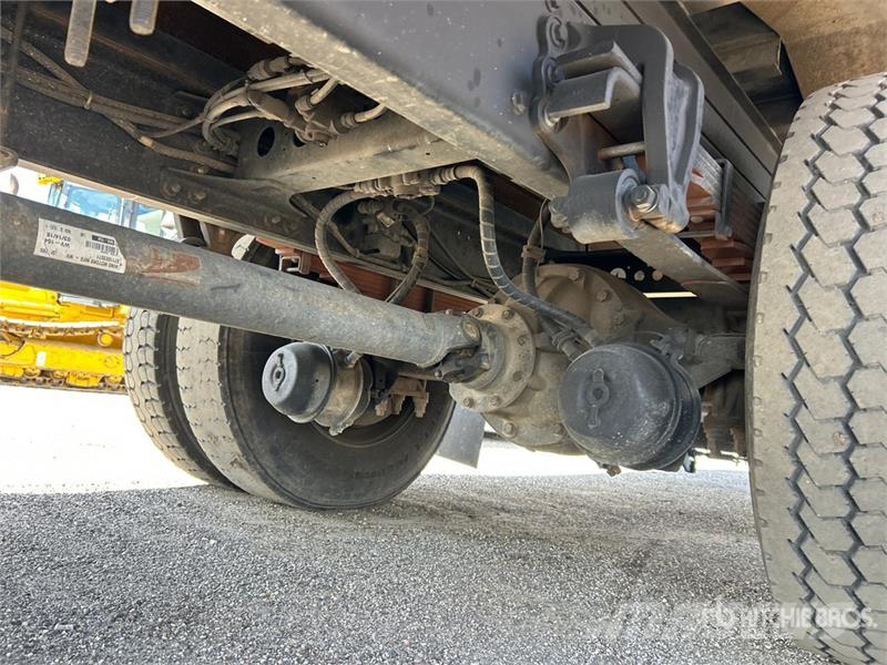 Hino 268 Tovornjaki zabojniki