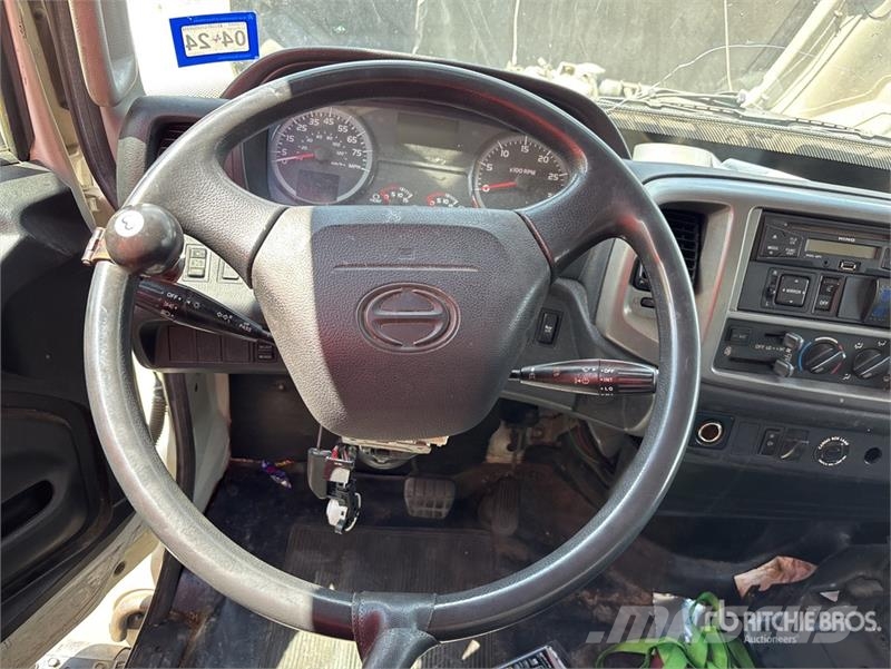Hino 268 Camiones caja cerrada