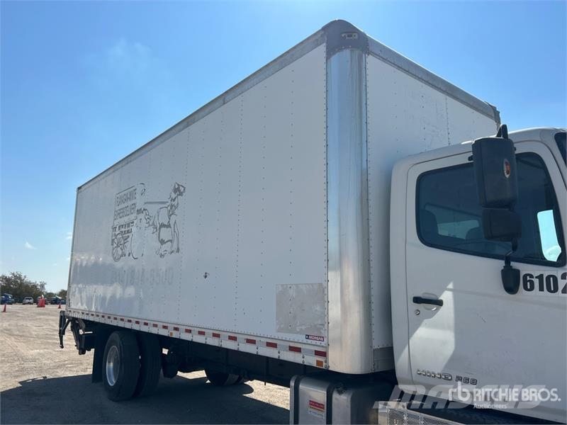 Hino 268 Camiones caja cerrada
