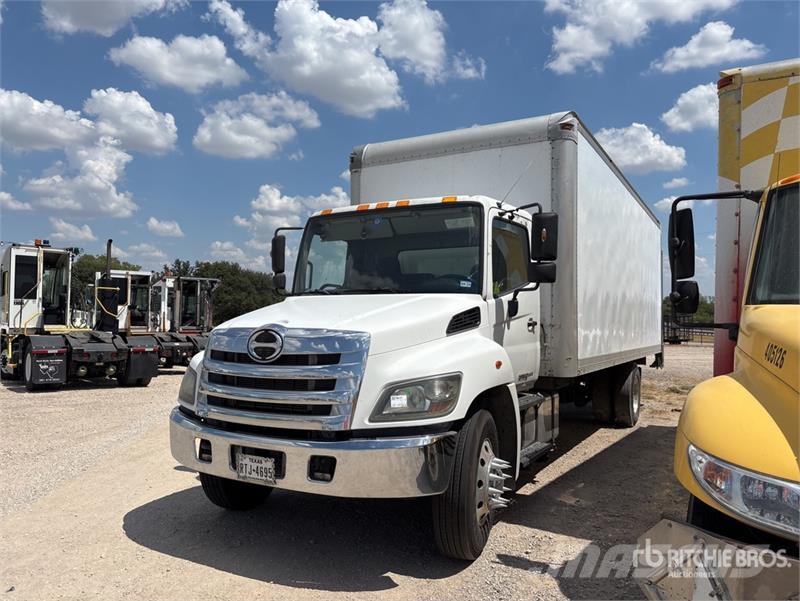 Hino 268 Camiones caja cerrada