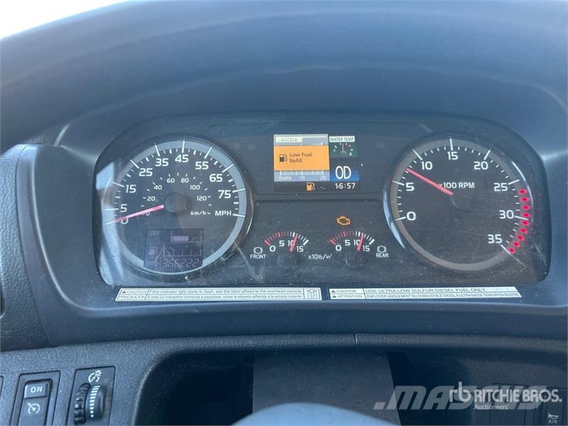 Hino 268 شاحنات ذات هيكل صندوقي