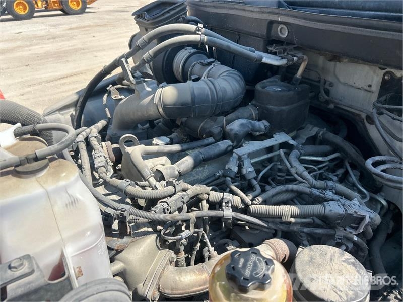 Hino 268 Camiones caja cerrada