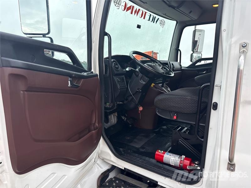 Hino 268 Camion dépannage