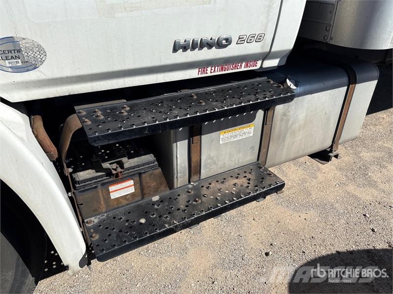 Hino 268 Camiones caja cerrada