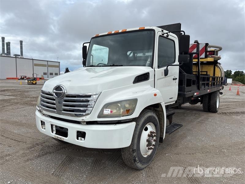 Hino 268 Camions et véhicules municipaux
