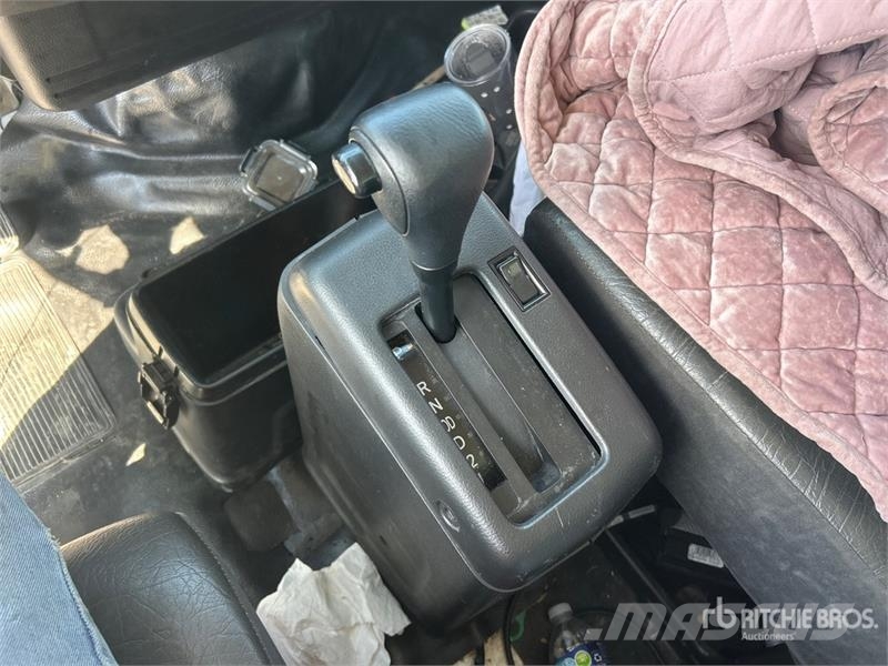 Hino 268 Camiones caja cerrada