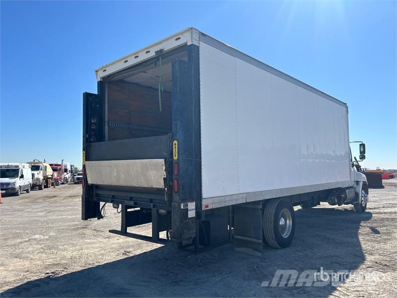 Hino 268 شاحنات ذات هيكل صندوقي