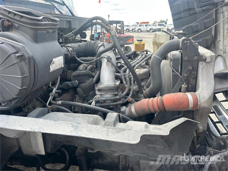 Hino 268 Camiones caja cerrada