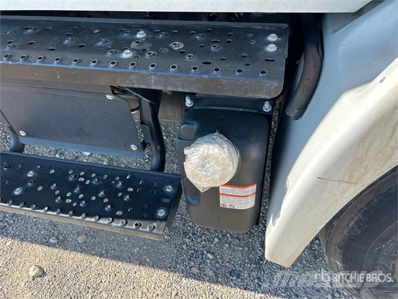 Hino 268 شاحنات ذات هيكل صندوقي