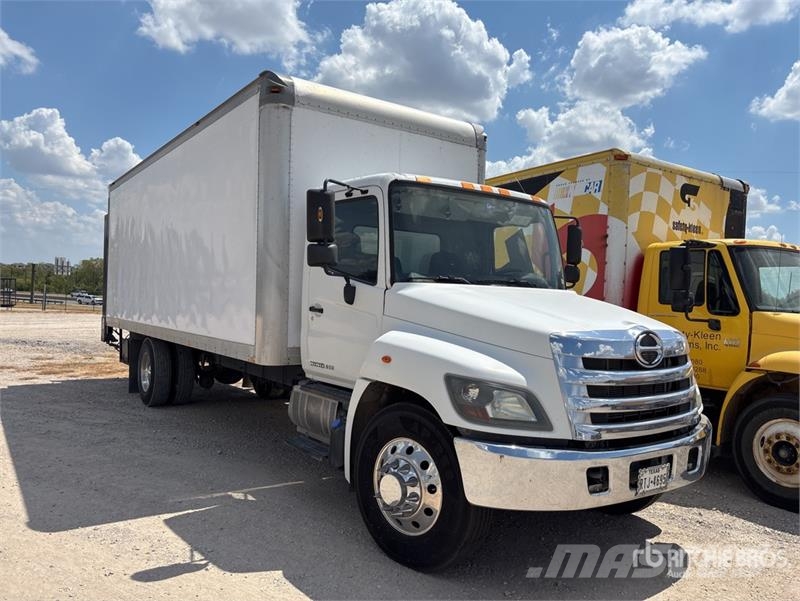 Hino 268 Camiones caja cerrada