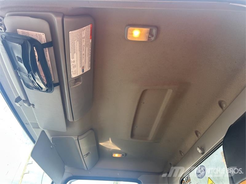 Hino 268 Dobozos teherautók