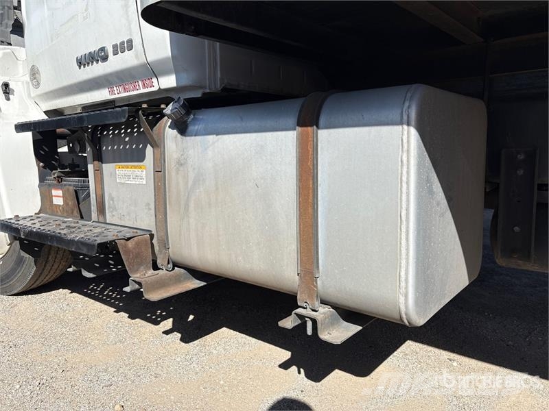 Hino 268 Camiones caja cerrada