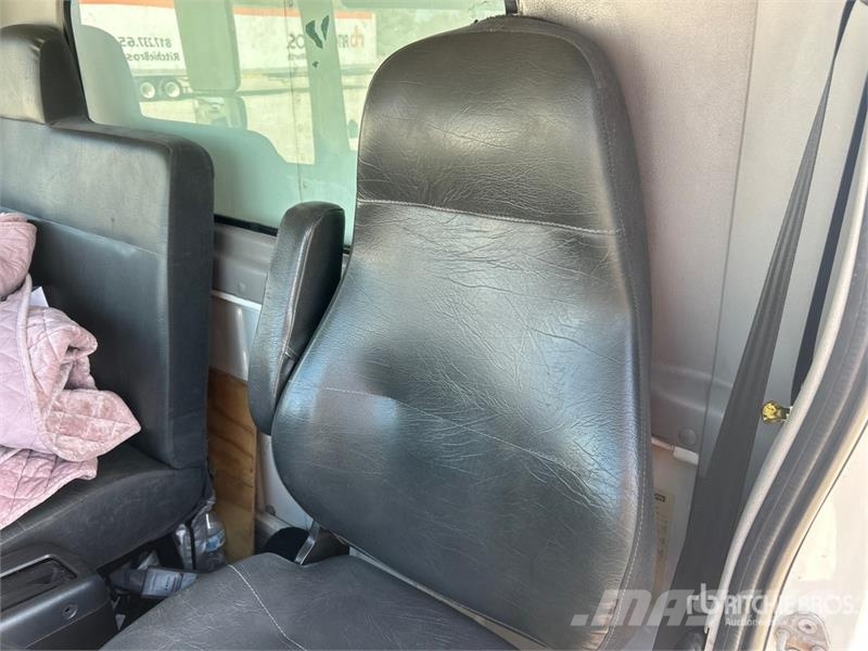 Hino 268 Camiones caja cerrada