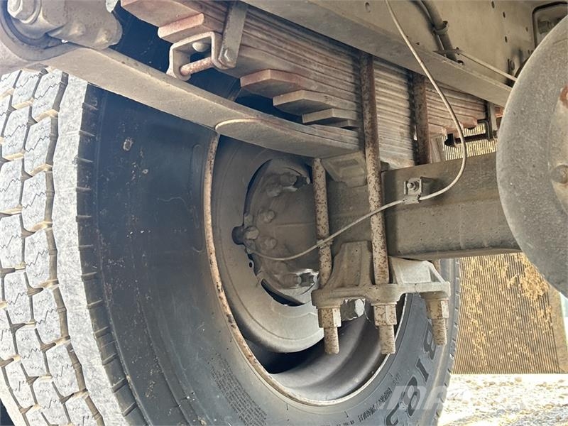 Hino 268 Dobozos teherautók