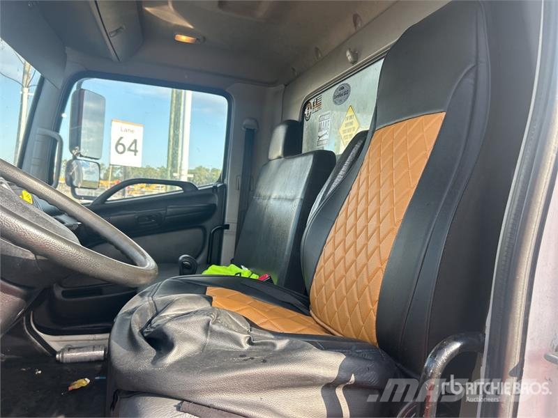 Hino 268 Dobozos teherautók