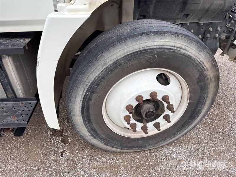 Hino 268 Camions et véhicules municipaux