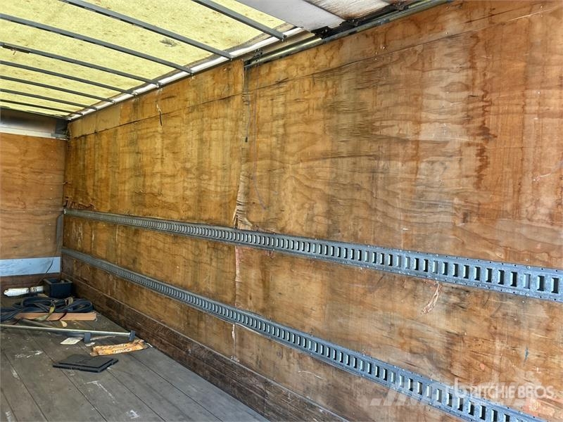 Hino 268 Camiones caja cerrada