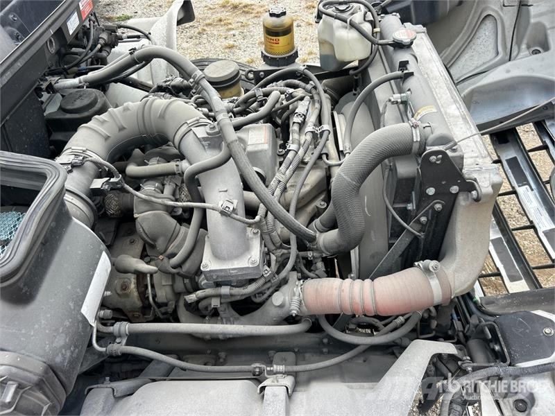 Hino 268 Tovornjaki zabojniki