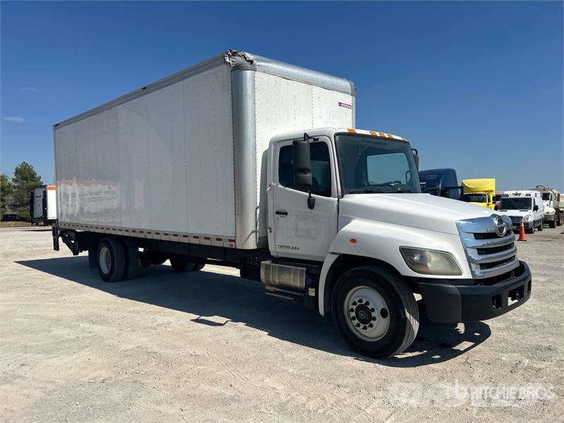 Hino 268 Camiones caja cerrada