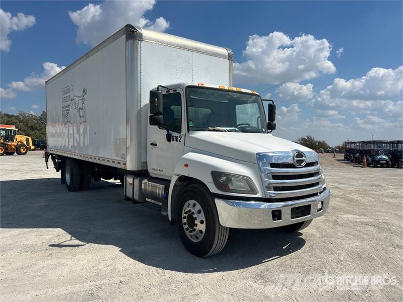 Hino 268 Camiones caja cerrada