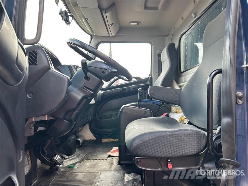 Hino 268 Фургони