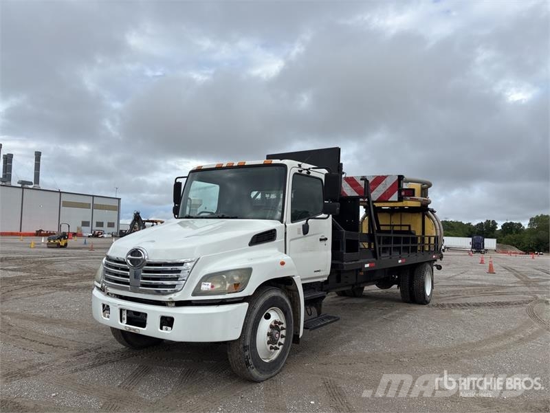 Hino 268 Camions et véhicules municipaux