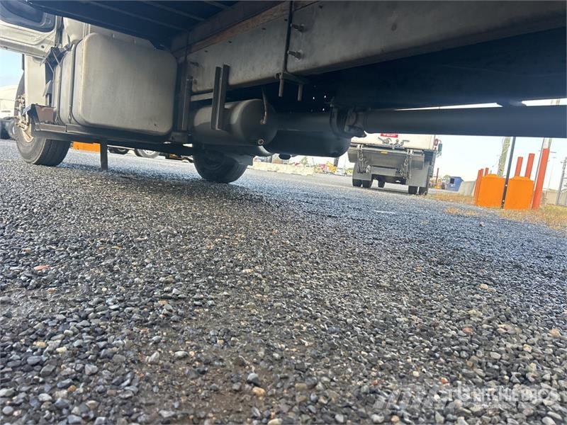 Hino 268 Dobozos teherautók