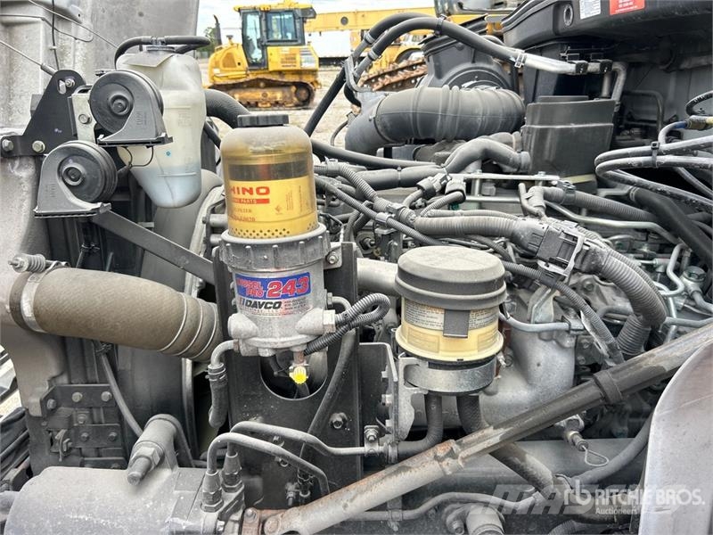 Hino 268 Tovornjaki zabojniki