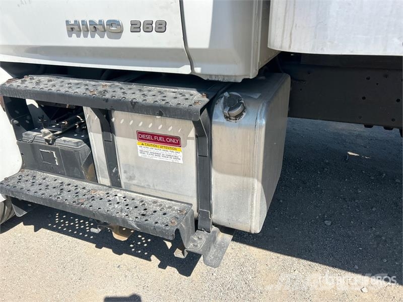 Hino 268 Camiones caja cerrada