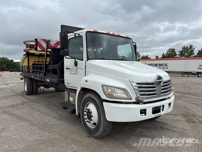 Hino 268 Camions et véhicules municipaux