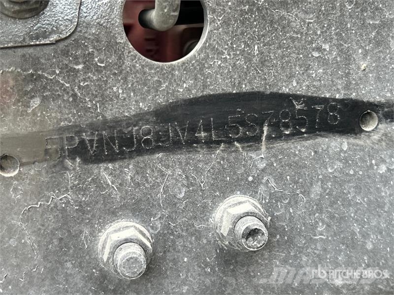Hino 268 Tovornjaki zabojniki