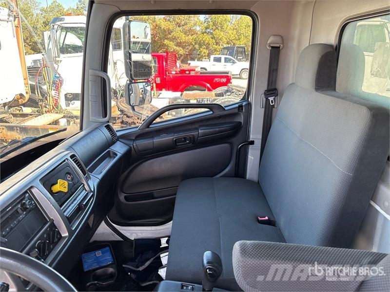 Hino 268 Camiones caja cerrada