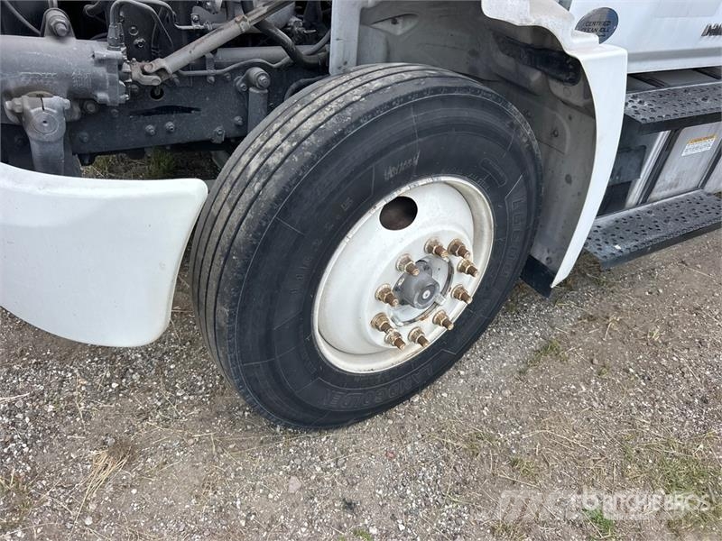 Hino 268 Tovornjaki zabojniki